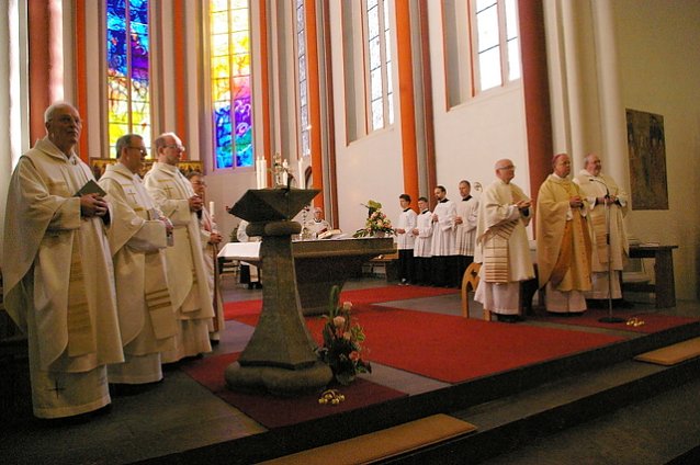 Bild: Gottesdienst mit neuem Bischof