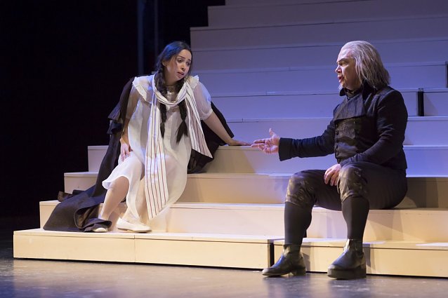 Bild: Elena Puszta (Gilda) und Kai G&uuml;nther (Rigoletto)