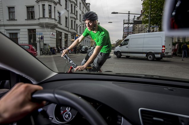 Bild: Fahrradhelme getestet