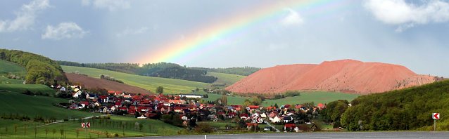 Bild: Regenbogen &uuml;ber der Kalihalde