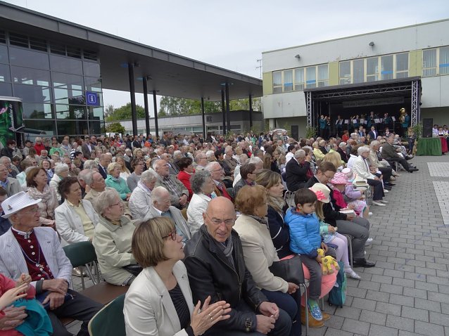 Bild: beim Gottesdienst