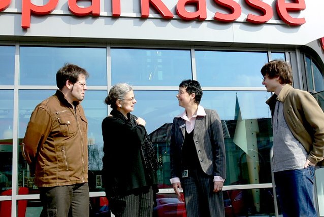 Bild: H&ouml;ren in der KSK-Galerie
