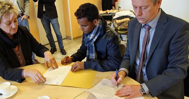 Bild: Brot und Lohn ist die beste Integration