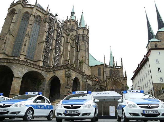 Bild: 161 Opel Corsa &uuml;bergeben