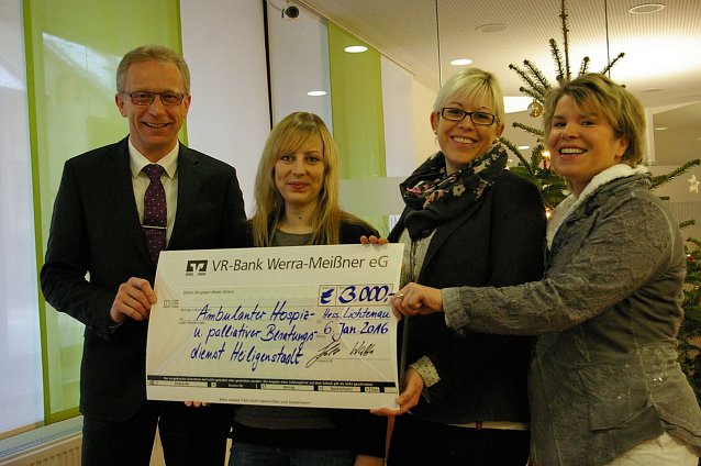 Bild: Spenden&uuml;bergabe bei der VR Bank