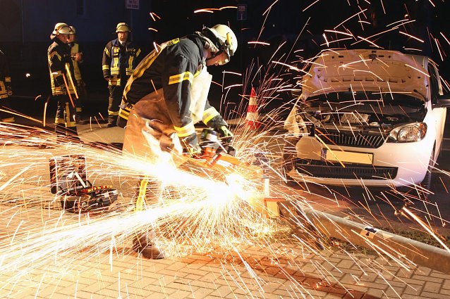 Bild: Stra&szlig;enlaterne angefahren