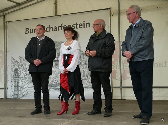 Bild: Vier gehen