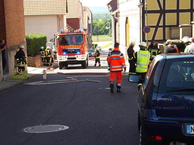 Bild: Feuerwehr&uuml;bung in der Grundschule
