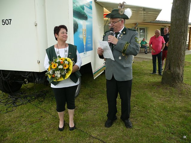 Bild: Blumenstrau&szlig; f&uuml;r Sch&uuml;tzenk&ouml;nigin