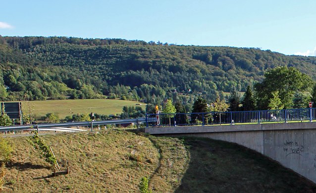 Bild: Schwerer Unfall zwischen Abschleppwagen und Br&uuml;cke