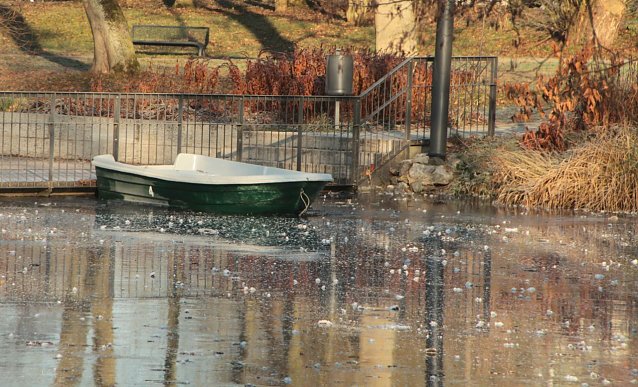 Bild: Lebensgefahr auf dem Eis - Wasserwacht gibt Tipps zum richtigen Verhalten