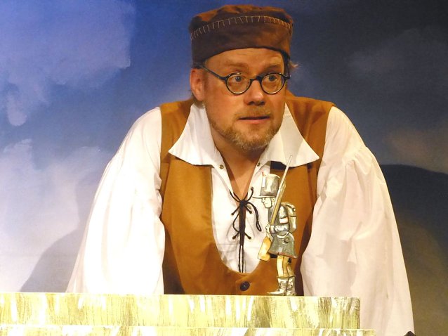 Bild: Christian Georg Fuchs, hier in Wenn ich ein V&ouml;glein w&auml;r, erz&auml;hlt Die Geschichte vom alten K&ouml;nig Lear und seinen drei T&ouml;chter als Puppenspiel