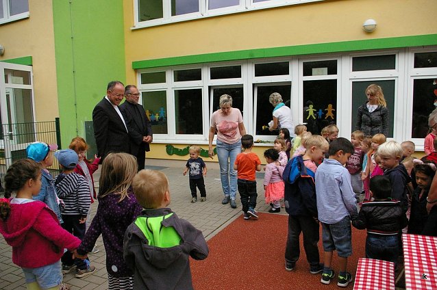 Bild: Bischof im Bonifatiuskindergarten