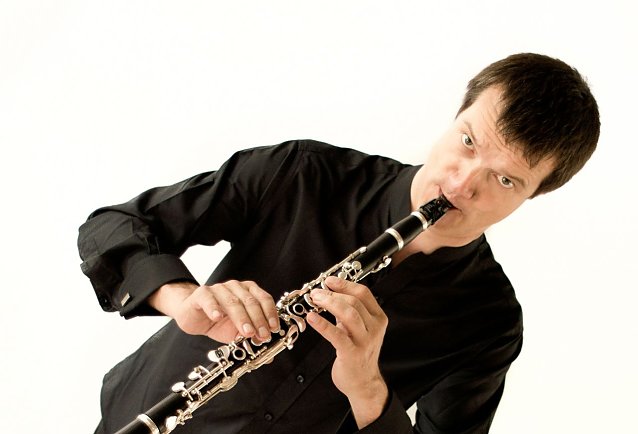 Bild: Martin Spangenberg spielt Mozarts Klarinettenkonzert