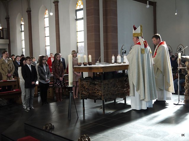 Bild: Firmung im Schulgottesdienst