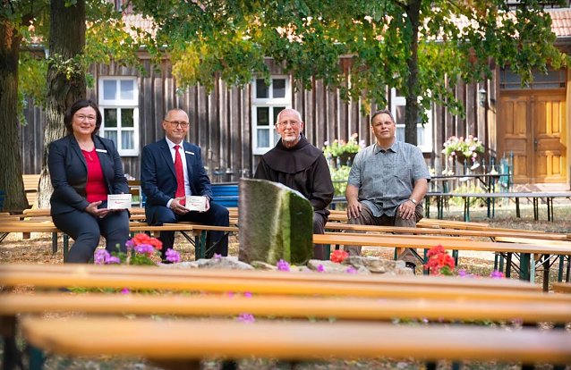 Bild: Neue B&auml;nke f&uuml;r den H&uuml;lfensberg