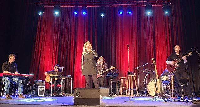 Bild: Veronika Fischer im Konzert