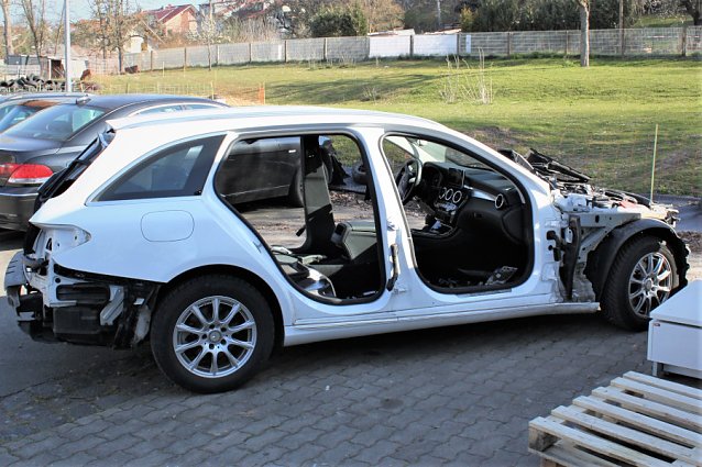 Bild: &Uuml;bersichtsaufnahme Beifahrerseite Mercedes