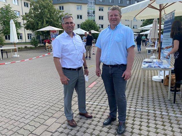 Bild: Karsten Frob&ouml;se Vorsitzender der Gesch&auml;ftsf&uuml;hrung Agentur f&uuml;r Arbeit Nordhausen  Christian B&ouml;duel Regionalleiter IHK Nordhausen, Kyffh&auml;userkreis, Eichsfeld