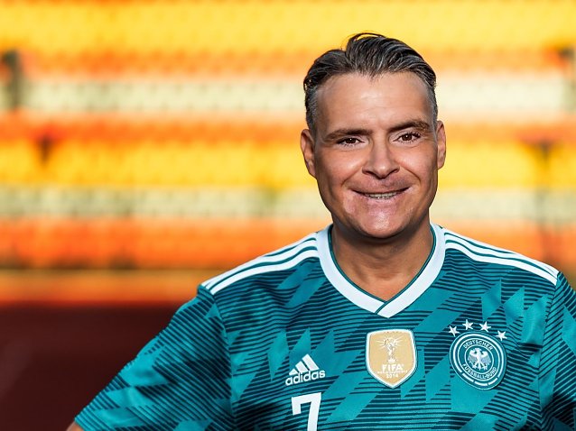 Bild: Patrick Kurth im Trikot des Bundestags-Fu&szlig;ballteams