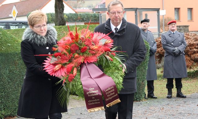 Bild: Kranzniederlegung in Heiligenstadt