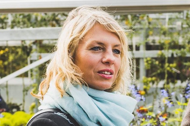 Bild: Ministerin Susanna Karawanskij