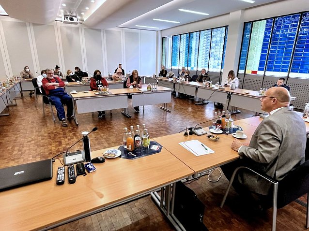 Bild: Gespr&auml;chsrunde mit ukrainischen Fl&uuml;chtlingen