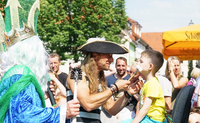 Bild: Kinderfest mit Neptun und Piraten
