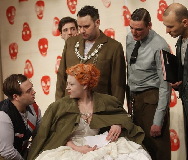 Bild: Intrigen um  die Macht