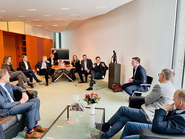 Bild: NUV-Delegation im Arbeitsgespr&auml;ch mit dem Ostbeauftragten Carsten Schneider, MdB (4. v.r.)