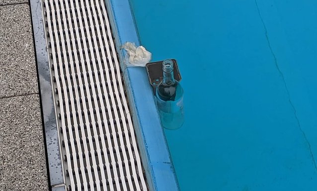 Bild: Immer wieder ist das Freibad Hundeshagen Ziel von Chaoten. Diesmal hinterlie&szlig;en sie gef&auml;hrliche Glasscherben im Schwimmbecken.