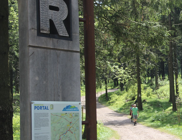 Bild: er Rennsteig bietet 168 Kilometer Wandervergn&uuml;gen, wer die gesamten rund 8600 Kilometer Waldwanderwege in Th&uuml;ringen abwandern will, muss rund ein Jahr einplanen   