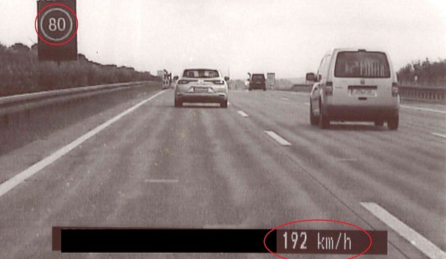 Bild: Junger Rennfahrer auf dem Weg ins Fahrverbot