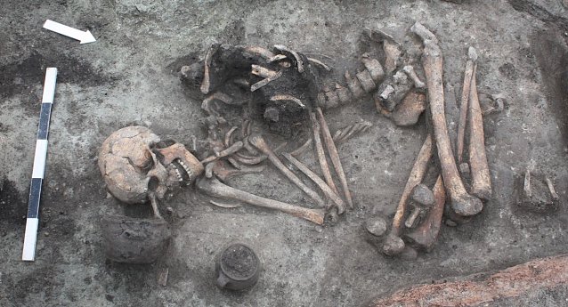 Bild: Fr&uuml;hbronzezeitliche Bestattung bei Leubingen 