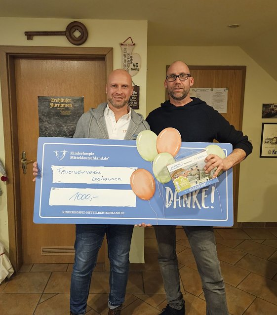 Bild: v.l.: Marcus Czeromin (Kinderhospiz Mitteldeutschland) und Tino H&uuml;benthal (Feuerwehrverein Ershausen)