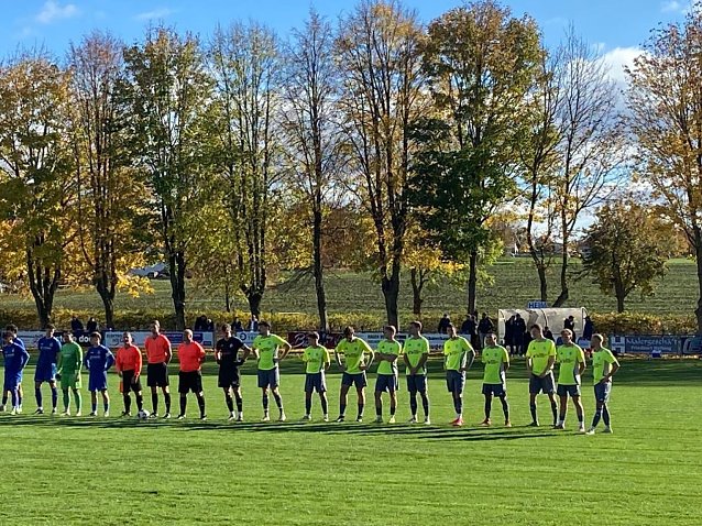 Bild: Die Preu&szlig;en aus Bad Langensalza (in gelb) verlieren knapp beim Tabellenf&uuml;hrer 1. FC Eichsfeld 