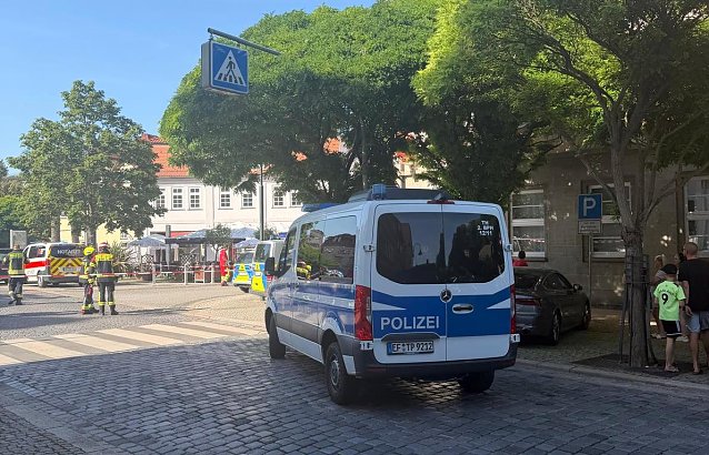 Bild: Weitr&auml;umige Absperrung der Langnsalazer Innenstadt nach einer Messerstecherei