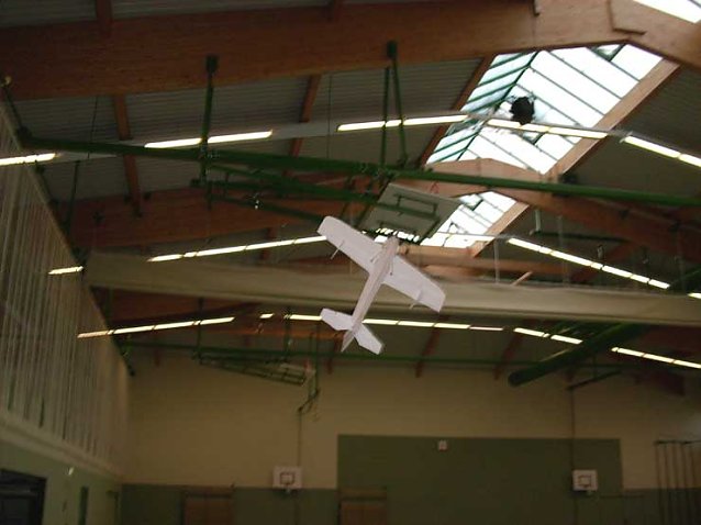 Bild: Indoor-Modellflugzeug in der Dreifelderhalle Sondershausen