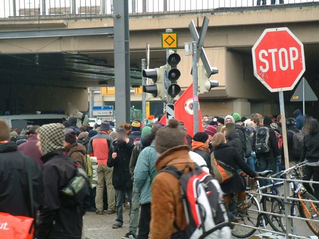 Bild: F&uuml;r viele war am Hauptbahnhof erst einmal Endstation