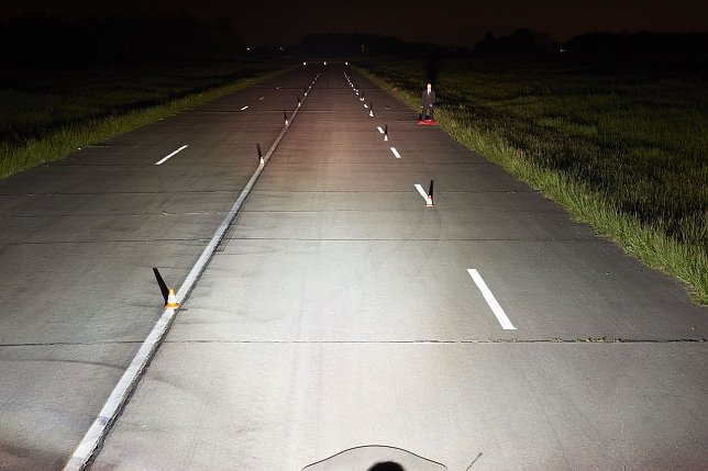 Bild: Der ADAC testet insbesondere die Sicht bei Nacht