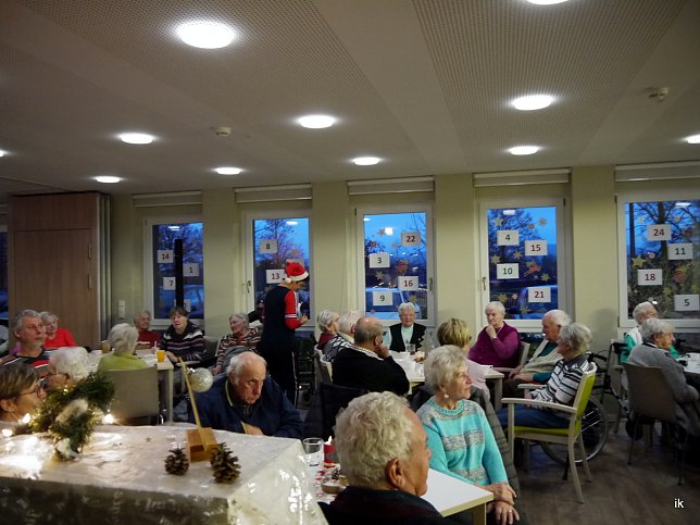 Bild: Adventsmarkt im Seniorenheim