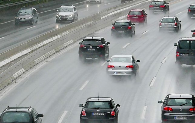 Bild: Fahren bei Unwettern