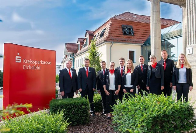 Bild: Neue Azubis und Studenten