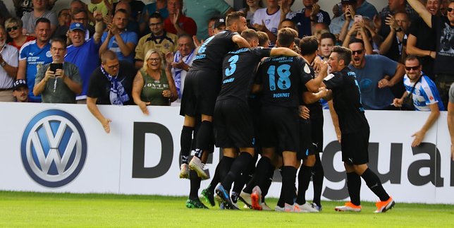 Bild: Jubel nach dem 1:0 f&uuml;r Wacker