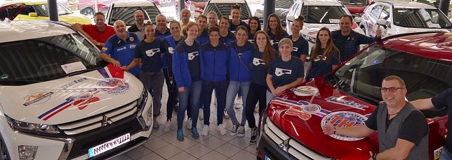 Bild: Autos &uuml;bergeben