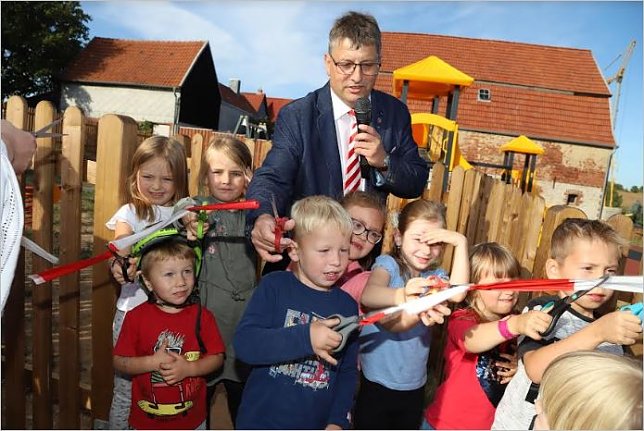 Bild: Einweihung Spielplatz Beuren