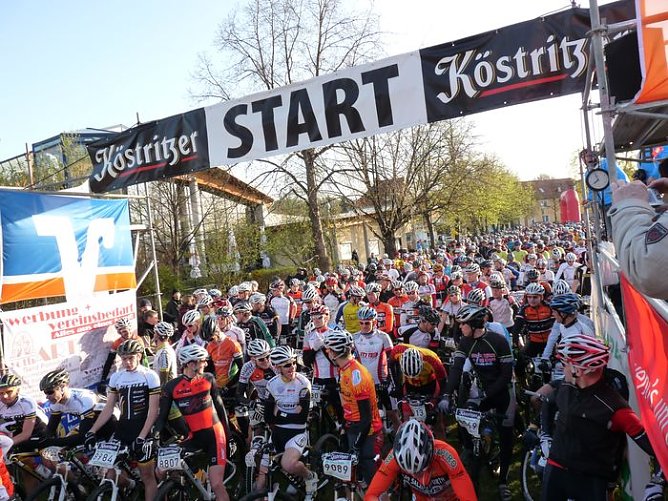 Kyffhäuserberglauf mit Rekordfeldern (Foto: Karl-Heinz Herrmann) Kyffhäuserberglauf mit Rekordfeldern (Foto: Karl-Heinz Herrmann)