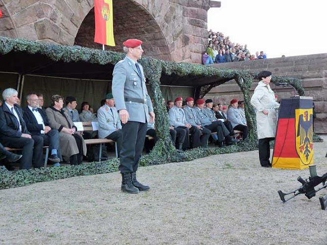 Gelöbnis am Kyffhäuser (Foto: Karl-Heinz Herrmann) Gelöbnis am Kyffhäuser (Foto: Karl-Heinz Herrmann)