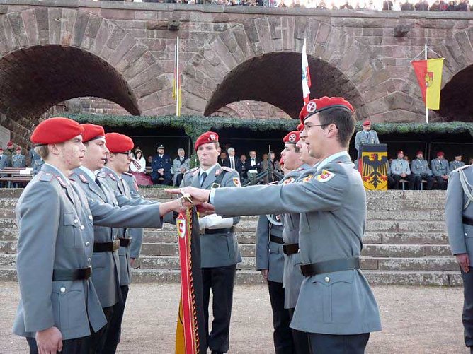 Gelöbnis am Kyffhäuser (Foto: Karl-Heinz Herrmann) Gelöbnis am Kyffhäuser (Foto: Karl-Heinz Herrmann)