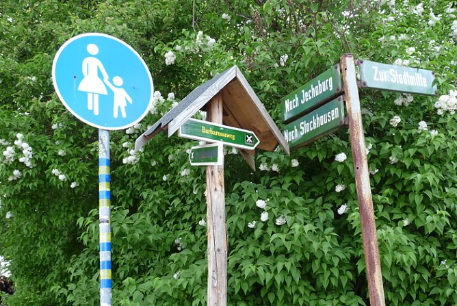 Wanderwegweiser (Foto: Karl-Heinz Herrmann) Wanderwegweiser (Foto: Karl-Heinz Herrmann)